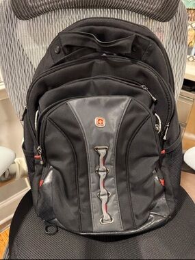 Swiss Gear Wenger Laptop Backpack Black/Gray, TSA Ready   Travel Backpack. GUC.